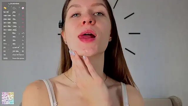 Snapshot of MinaMancilla chatting on October 1, 4:40 am MinaMancilla online show from October 1, 4:40 am