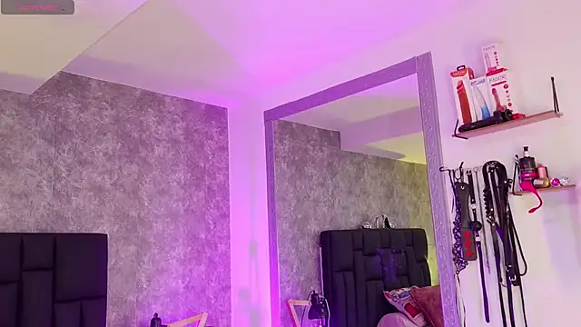 crystaldarliing online show from March 26, 3:50 pm