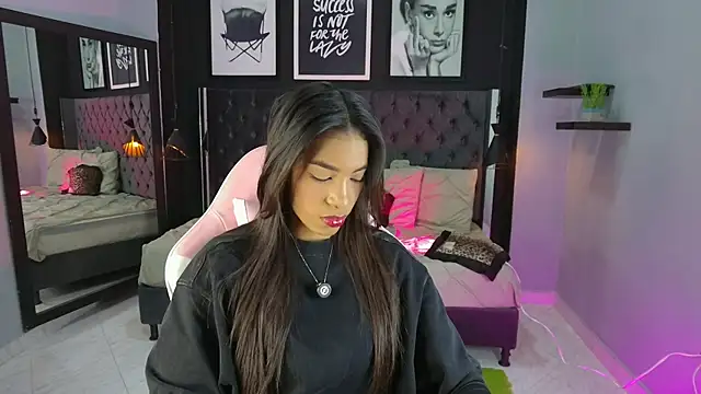 kitty collins  online show from October 28, 11:25 am