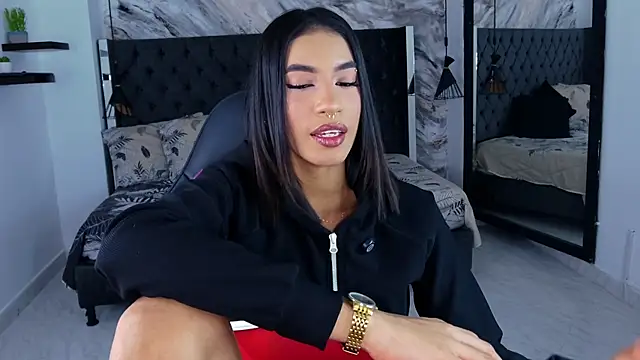 kitty collins  online show from April 22, 11:23 am