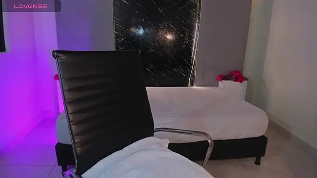 Hannacooper3 online show from October 9, 7:45 pm