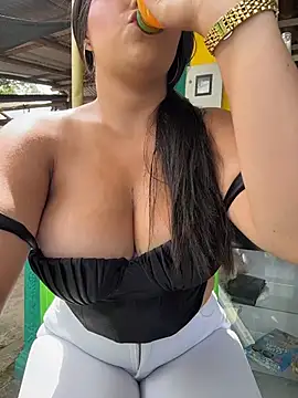 Snapshot of Isaa-Sweet chatting on June 25, 3:16 pm Isaa-Sweet online show from June 25, 3:16 pm