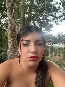 Snapshot of Isaa-Sweet chatting on July 9, 8:24 pm Isaa-Sweet online show from July 9, 8:24 pm