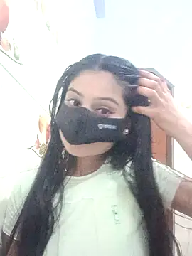 Snapshot of Hot-Soniya733 chatting on November 6, 7:04 pm Hot-Soniya733 online show from November 6, 7:04 pm