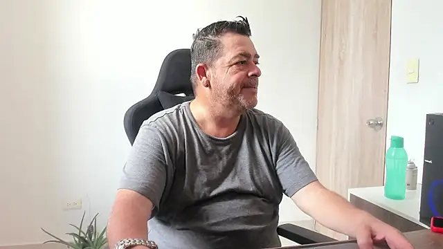 Snapshot of massimo_dannger chatting on October 14, 5:36 pm massimo dannger online show from October 14, 5:36 pm