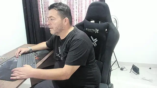 Snapshot of massimo_dannger chatting on October 16, 3:24 pm massimo dannger online show from October 16, 3:24 pm