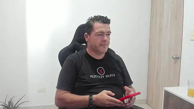 Snapshot of massimo_dannger chatting on October 28, 6:32 pm massimo dannger online show from October 28, 6:32 pm