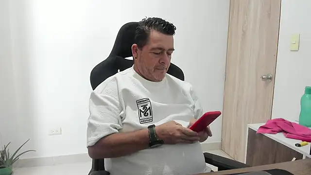 Snapshot of massimo_dannger chatting on October 29, 8:21 pm massimo dannger online show from October 29, 8:21 pm