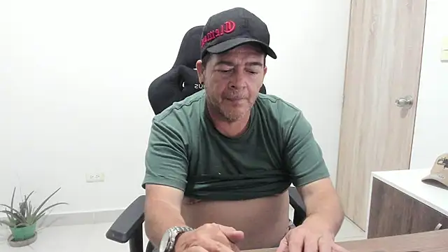 Snapshot of massimo_dannger chatting on November 2, 9:00 am massimo dannger online show from November 2, 9:00 am