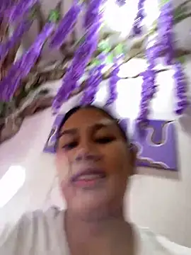 Snapshot of burbuja02 chatting on December 19, 2:24 pm burbuja02 online show from December 19, 2:24 pm