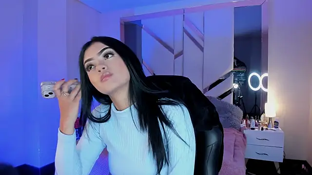 EmmaStonns online show from January 8, 11:34 am