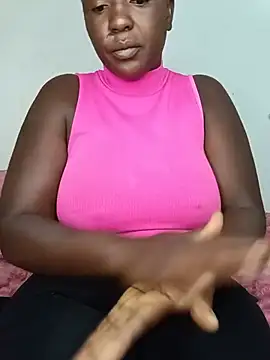 Snapshot of DarkQueen_94 chatting on July 5, 4:30 am DarkQueen 94 online show from July 5, 4:30 am