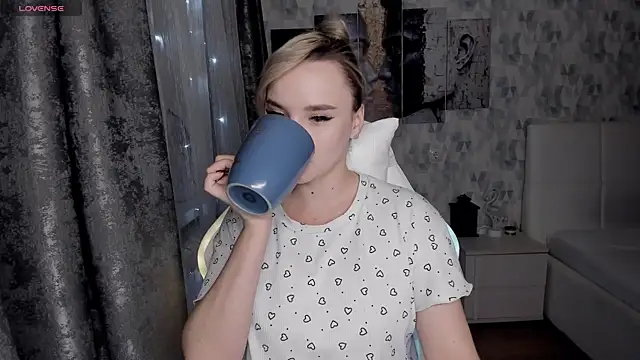 KiraKrox online show from October 30, 8:53 pm