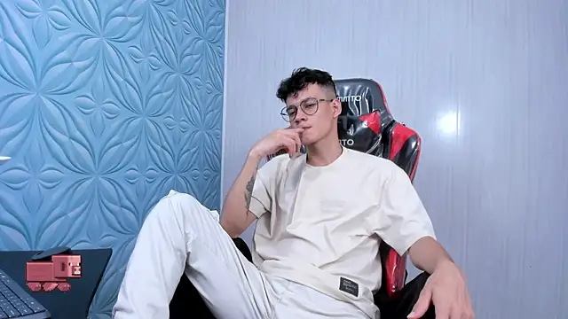 LittleMax23 online show from October 19, 4:35 am