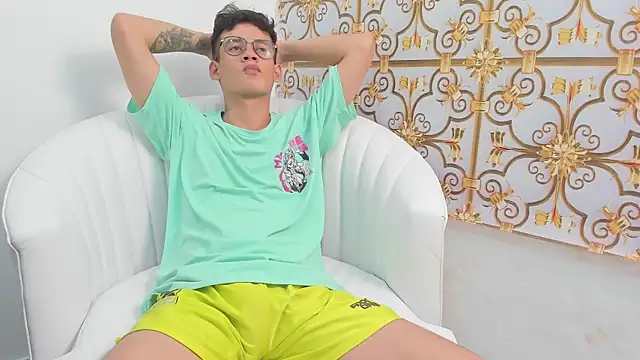 LittleMax23 online show from October 25, 8:47 pm