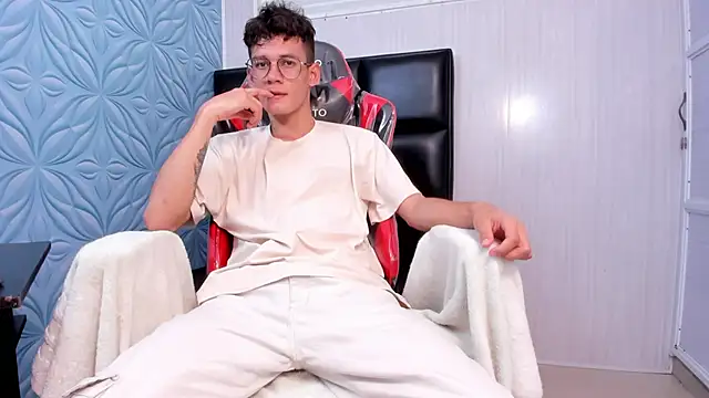 LittleMax23 online show from November 1, 1:35 pm