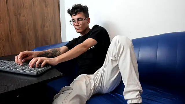 LittleMax23 online show from November 4, 6:18 pm