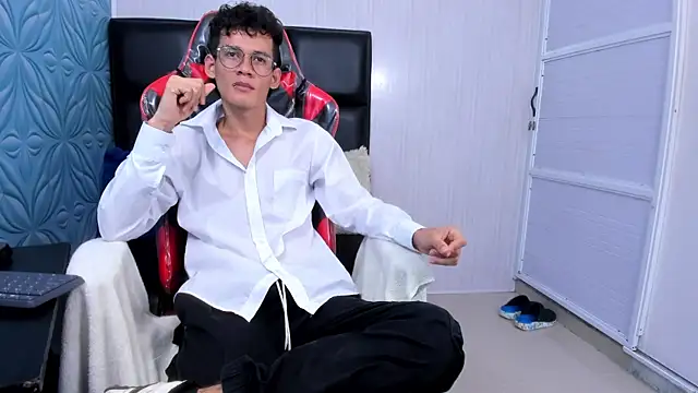 LittleMax23 online show from November 13, 12:59 pm