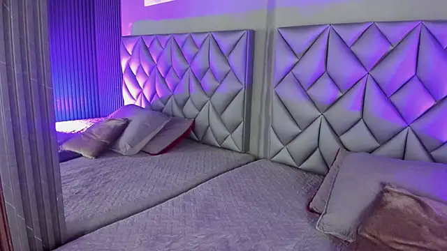 Snapshot of Kitty_Dollyy chatting on November 20, 8:19 pm Kitty Dollyy online show from November 20, 8:19 pm