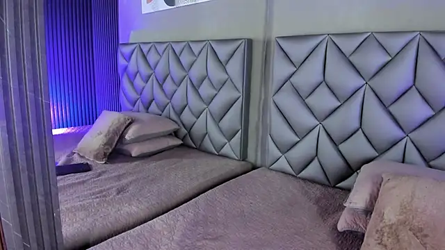 Snapshot of Kitty_Dollyy chatting on November 21, 8:51 pm Kitty Dollyy online show from November 21, 8:51 pm