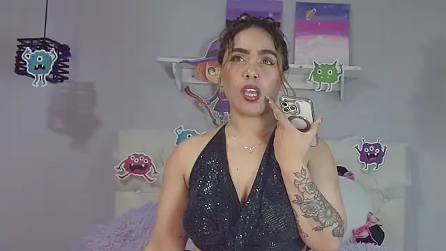 Snapshot of _Aiitanaa_ chatting on October 28, 5:11 am Aiitanaa online show from October 28, 5:11 am