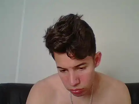 Maxtaylor18 online show from November 4, 2:43 am