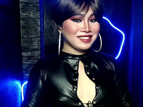 Snapshot of pretty_lassy chatting on September 19, 9:54 am pretty lassy online show from September 19, 9:54 am