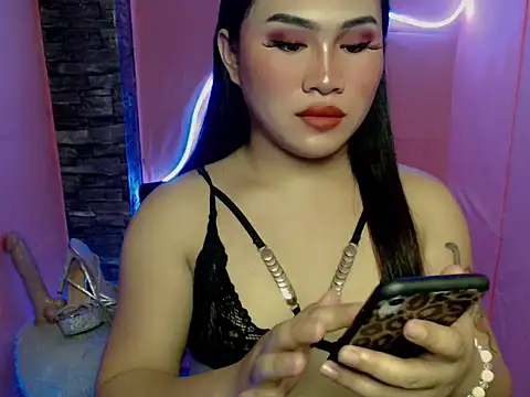 Snapshot of pretty_lassy chatting on November 7, 3:34 pm pretty lassy online show from November 7, 3:34 pm