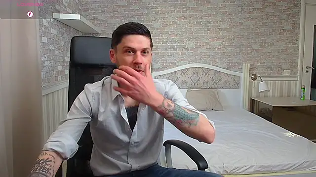 Snapshot of JonahShaw chatting on May 4, 4:30 am JonahShaw online show from May 4, 4:30 am