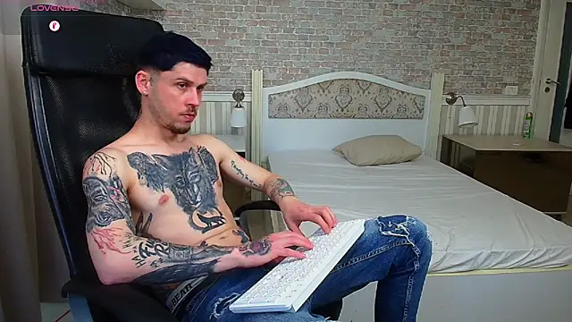 Snapshot of JonahShaw chatting on May 12, 4:53 am JonahShaw online show from May 12, 4:53 am