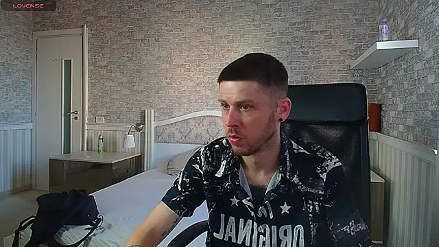 Snapshot of JonahShaw chatting on June 26, 4:28 am JonahShaw online show from June 26, 4:28 am