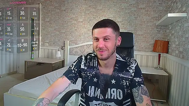 Snapshot of JonahShaw chatting on July 5, 4:19 am JonahShaw online show from July 5, 4:19 am