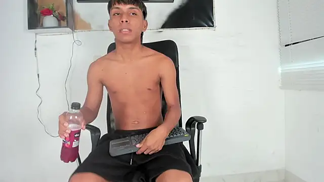 tyler twink boy online show from October 14, 1:01 pm