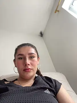 Isa Villamarin online show from September 22, 3:25 pm