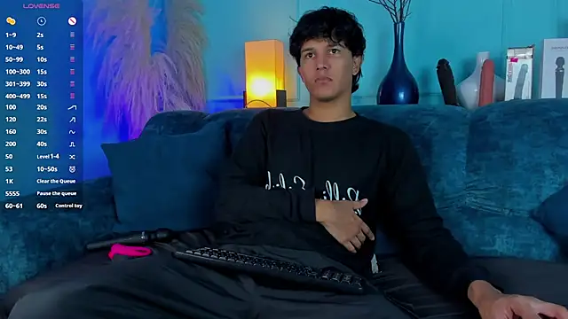 Leo Savage  online show from December 2, 3:45 am