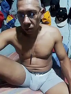 Snapshot of Sonic-75 chatting on October 31, 3:07 am Sonic-75 online show from October 31, 3:07 am