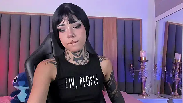 Snapshot of misstomie_ chatting on November 11, 4:18 pm misstomie online show from November 11, 4:18 pm