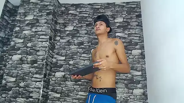 gustavo saaled19  online show from October 17, 9:50 pm