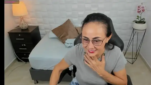 Snapshot of yulitza1025 chatting on October 9, 12:14 pm yulitza1025 online show from October 9, 12:14 pm