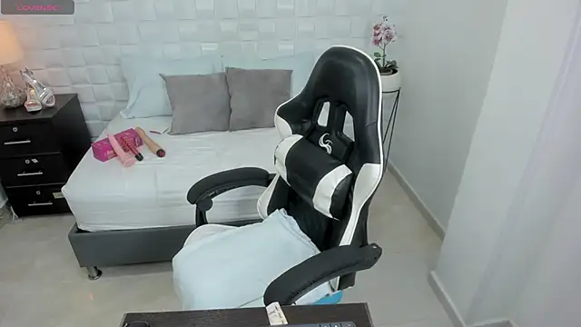 Snapshot of yulitza1025 chatting on October 21, 1:12 pm yulitza1025 online show from October 21, 1:12 pm