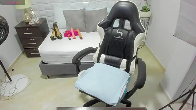 Snapshot of yulitza1025 chatting on November 6, 11:11 am yulitza1025 online show from November 6, 11:11 am