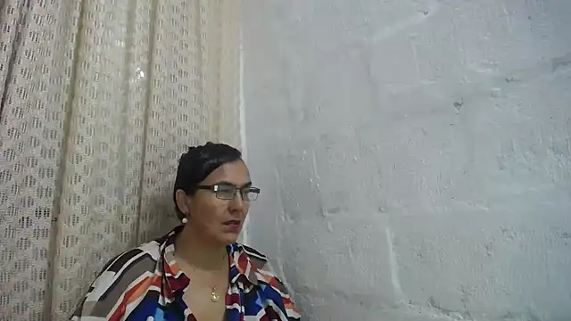 gabbyparker  online show from April 7, 9:32 am