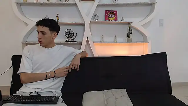 THREE GUYS HOT online show from November 28, 7:16 pm