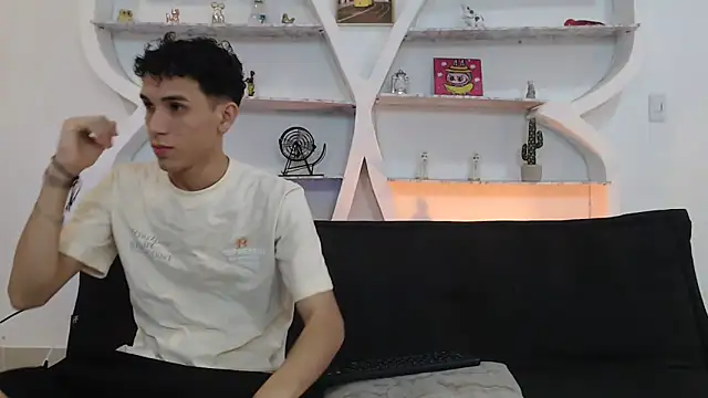 THREE GUYS HOT online show from November 30, 7:29 pm