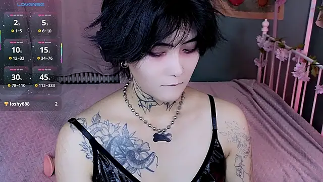 Snapshot of GothXRaven chatting on November 9, 12:25 pm GothXRaven online show from November 9, 12:25 pm