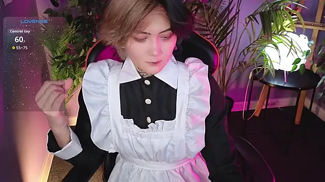 Snapshot of GothXRaven chatting on December 3, 12:58 pm GothXRaven online show from December 3, 12:58 pm