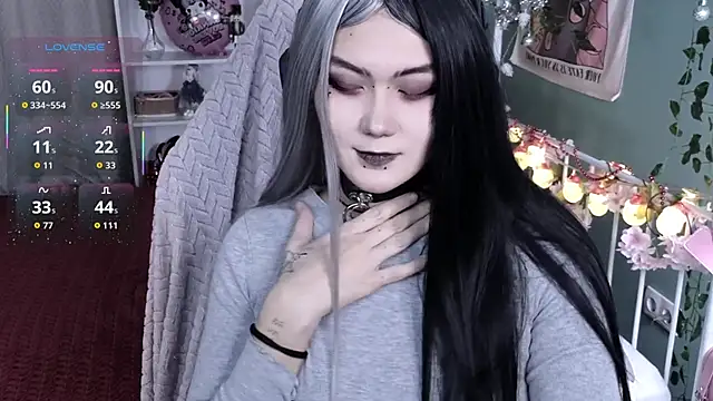 Snapshot of GothXRaven chatting on December 16, 10:31 am GothXRaven online show from December 16, 10:31 am