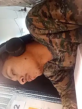 Snapshot of deny2442 chatting on October 30, 4:14 am deny2442 online show from October 30, 4:14 am