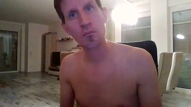 Snapshot of Trockenbau chatting on December 22, 7:11 pm Trockenbau online show from December 22, 7:11 pm