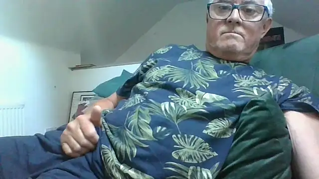 Snapshot of naughtygrandad1 chatting on May 13, 8:01 am naughtygrandad1 online show from May 13, 8:01 am